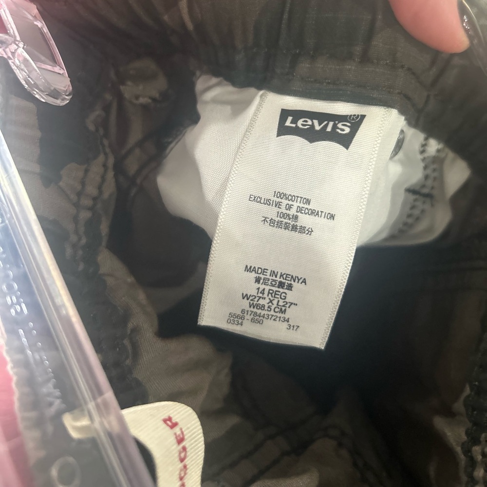 Leviโs Camouflage Jogger Pants | Elastic Waist | Size Small (28โ) - Picture 4 of 8